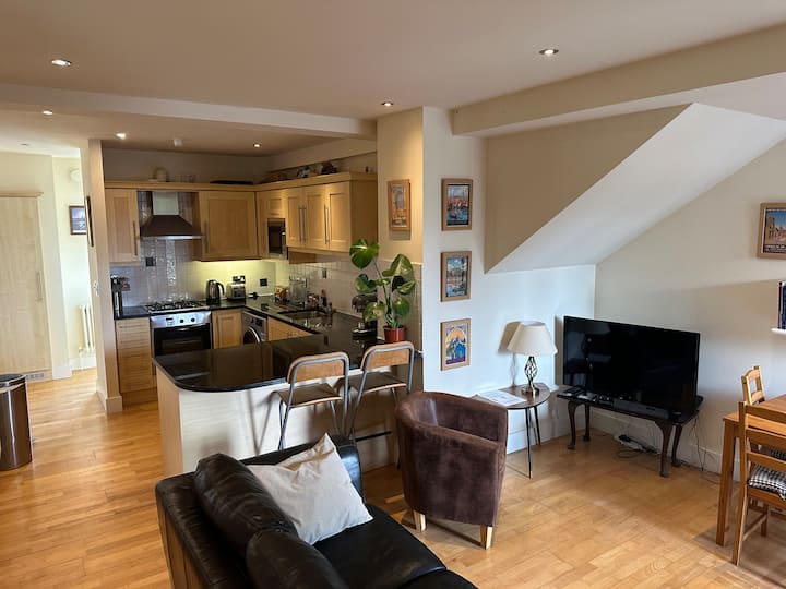 Large 2 Bd, Fast Wifi, 5 Ppl,
Free Parking, A/c - Londres