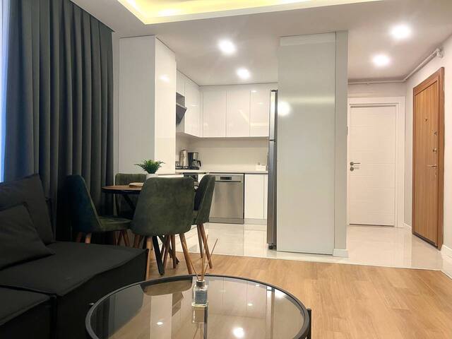 Central Duplex with Terrace – 2BR/2BA #Y9