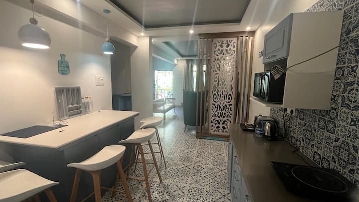 Full kitchen image 2