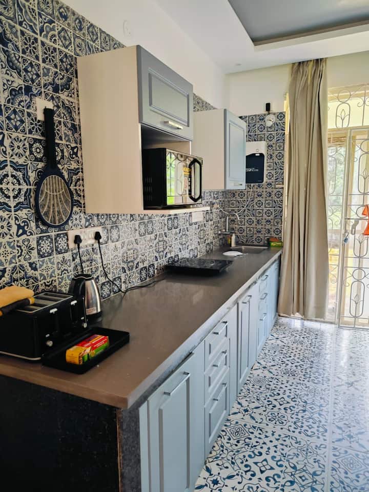 Full kitchen image 1