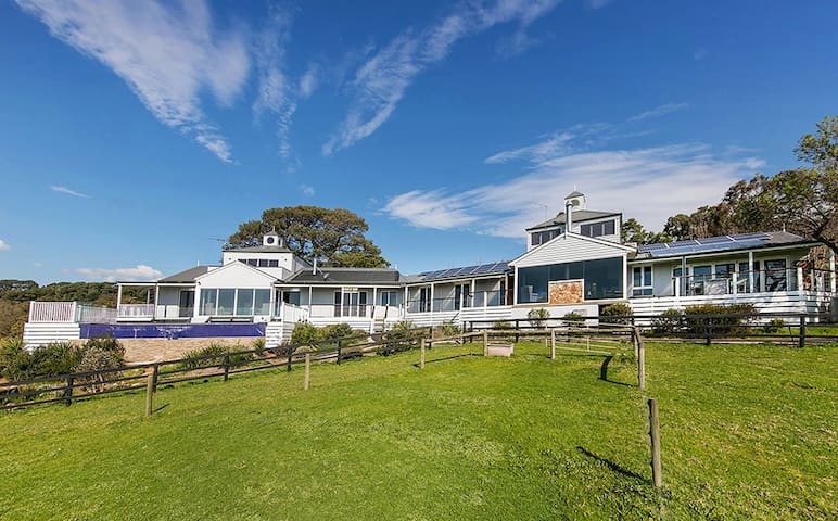 South Hampton Red Hill – The Entire Property