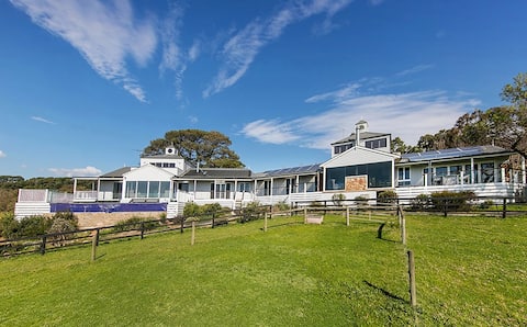 South Hampton Luxury Retreat 9 Bedrooms. Sleeps 21