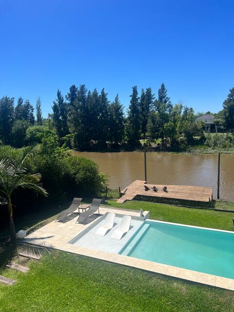 Minimalist house with pool and dock in Benavides