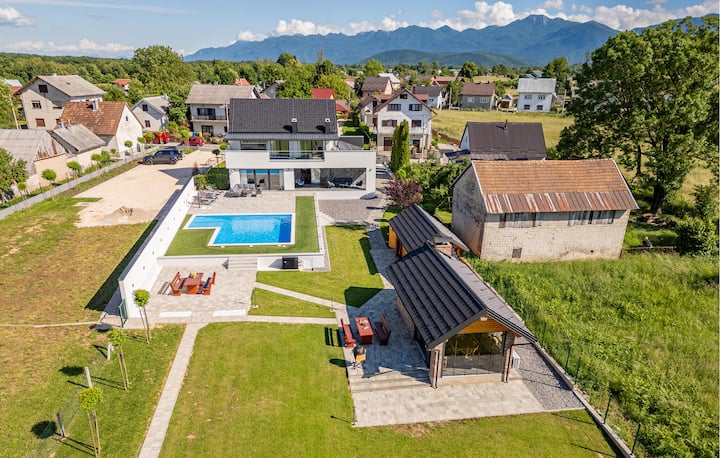 Amazing Home In Kaniza Gospicka With Sauna - Gospić