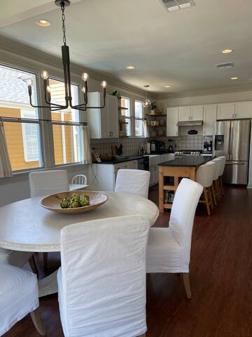 Big bright family home in the heart of New Orleans gallery image 4