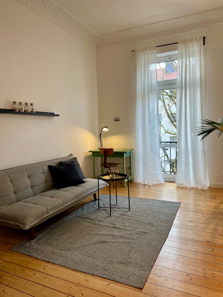 Sonniger Altbau Mit 2 Balkonen - Wiesbaden