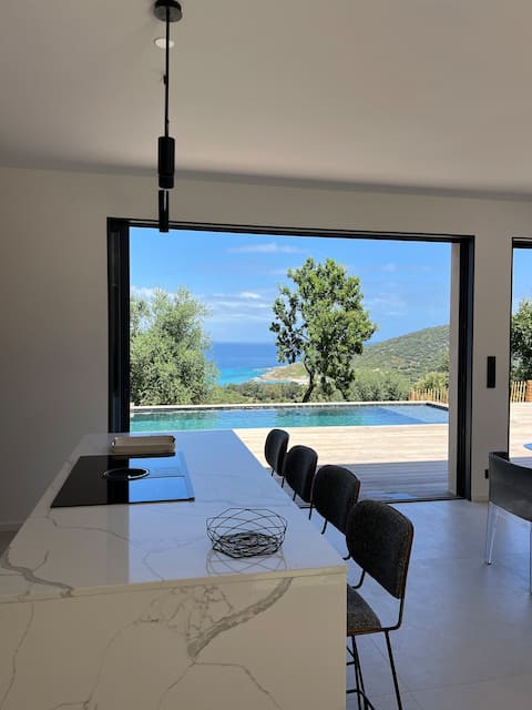 Sea view villa, pool, 5min walk to the beaches