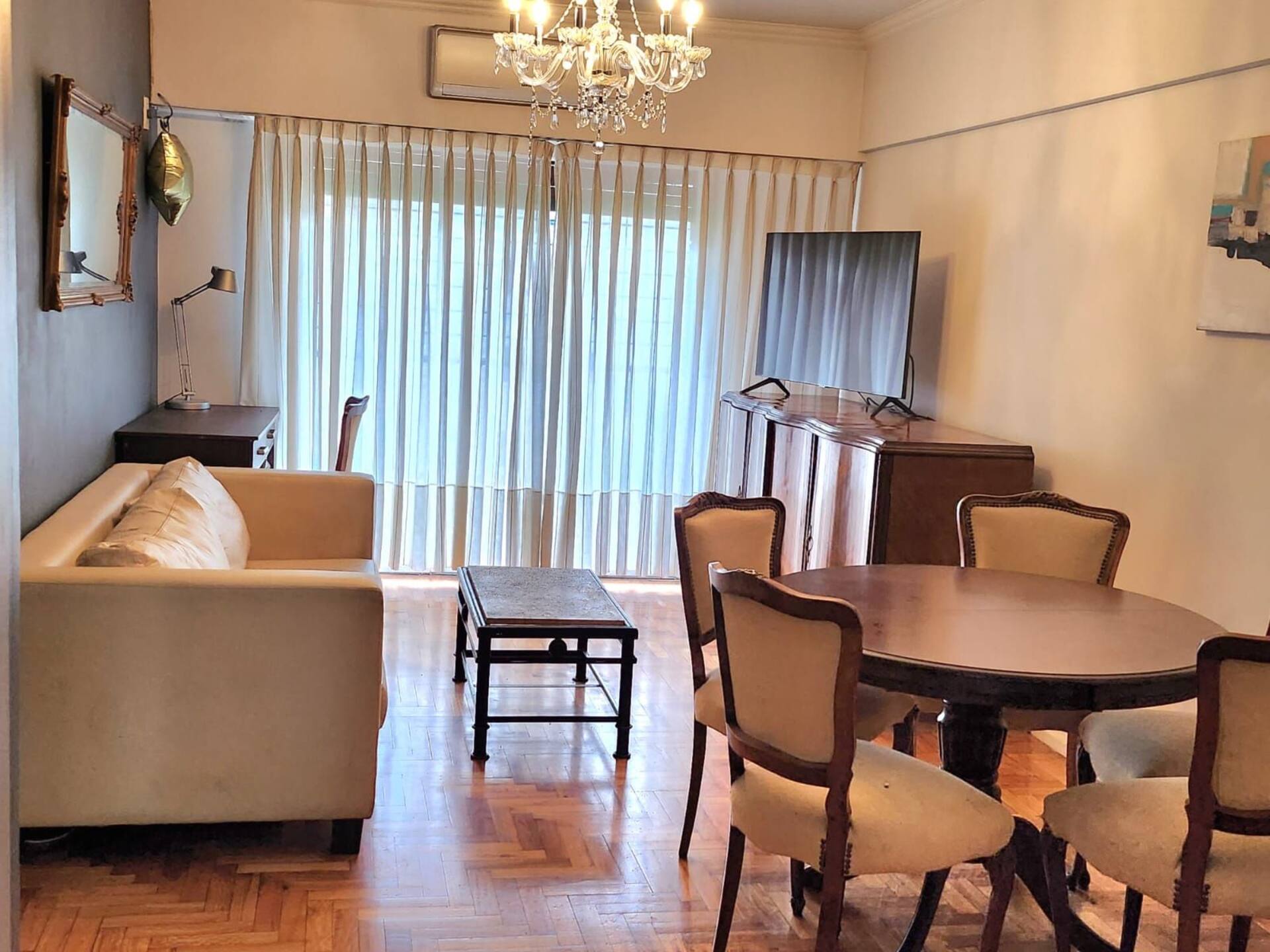 Квартира с 2 спальнями и балконом в Villa Urquiza