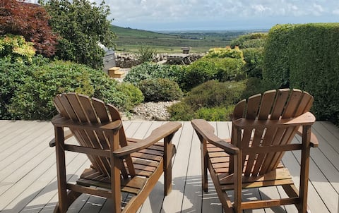 Country Cottage with Spa Hot Tub & Stunning Views