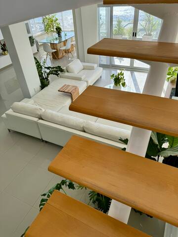 Luxury 3BR Oceanfront Duplex Penthouse gallery image 2