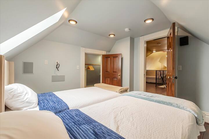 Stay In A Piece of San Jose History. gallery image 4