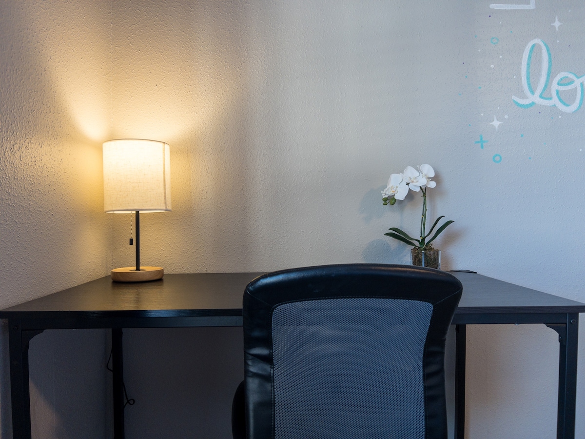 King Suite in SoCo W Pool, close to Downtown
