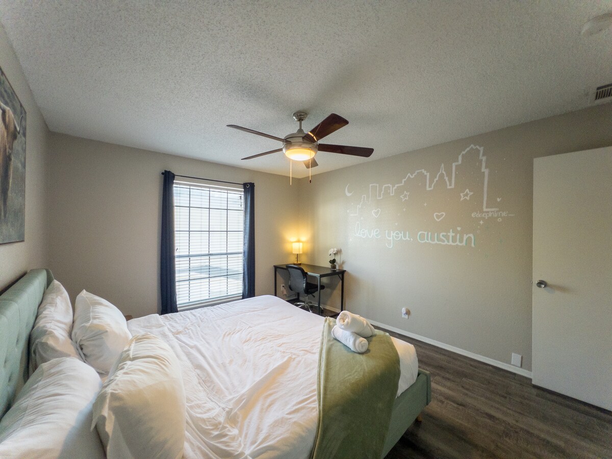 King Suite in SoCo W Pool, close to Downtown