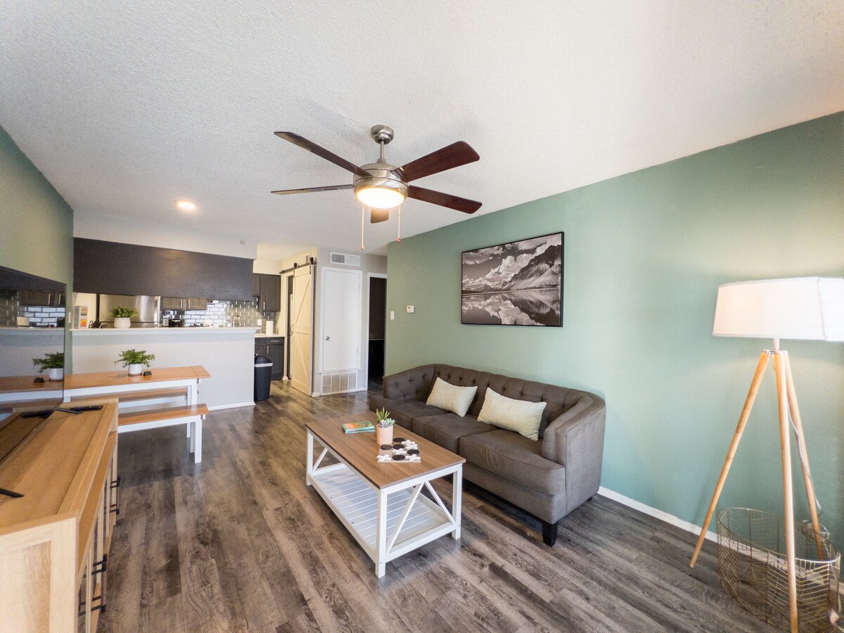 King Suite in SoCo W Pool, close to Downtown