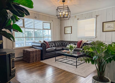 The Old Post Office in Wine Country- Dog-Friendly