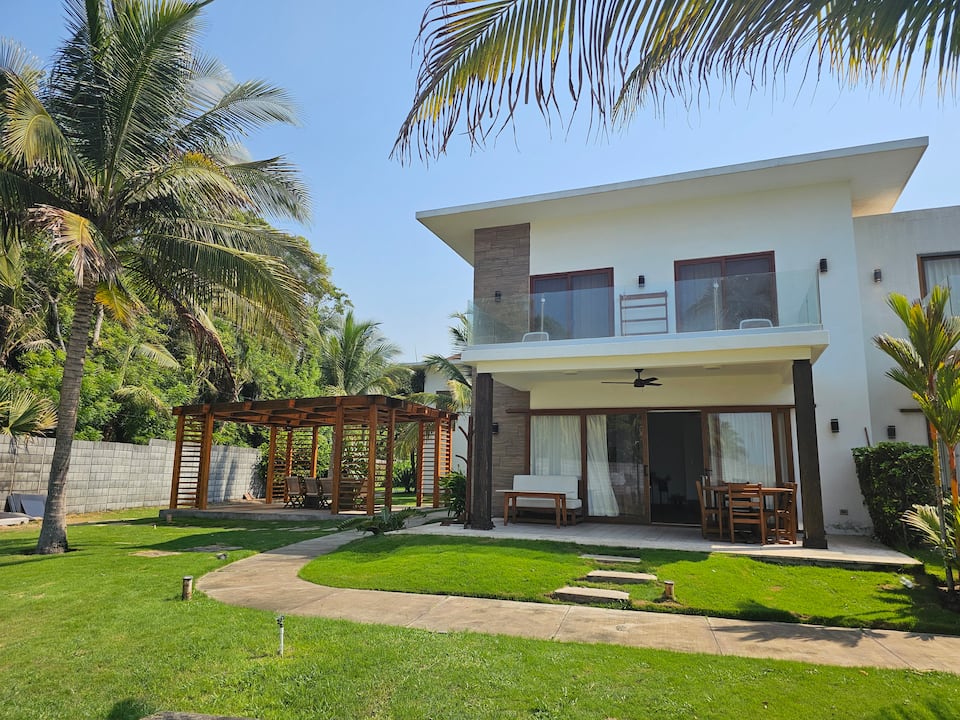 Villa B14: vista al mar desde el condominio La Mar en Monterrico