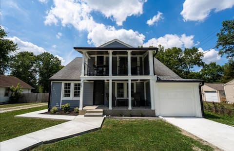 Airport Cottage sleeps alot