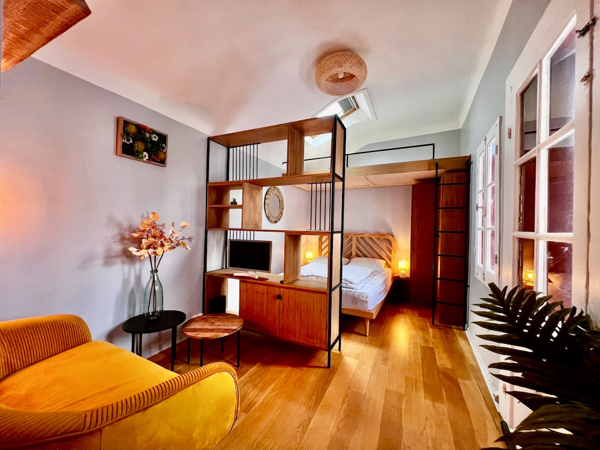 Popular Airbnb listing: "Canopée Biarritz" downtown, beach in Biarritz