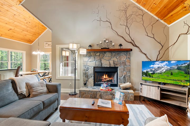 Dog Friendly | Hot Tub | Arcade | Theater Room - Helen, GA