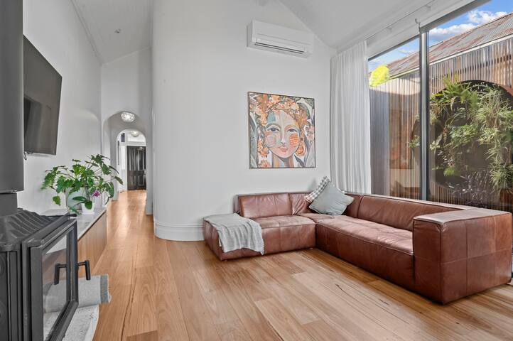 Inner city home in Abbotsford gallery image 4