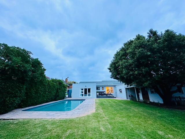Sunny & tranquil beach house in Cape Town gallery image 5