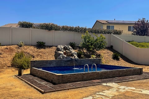 Pool & Yard: Luxe Beaumont Getaway!