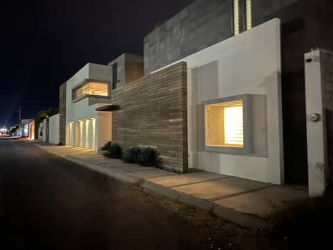 Luxurious residence. Pool. 4 bedrooms