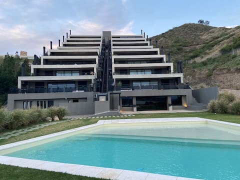 Lago los Molinos Spacious Apartment in front of the Lake