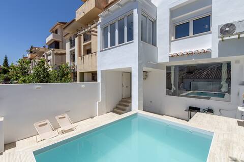 Wonderful villa with a pool and garage