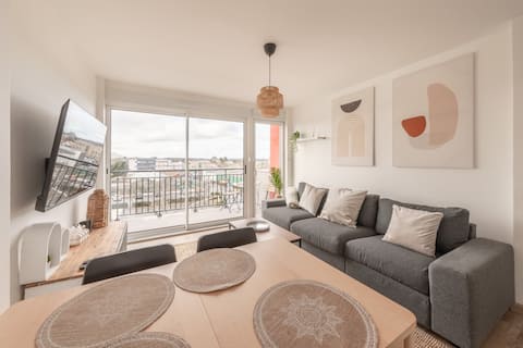 The Apartment: Netflix parking-Paris-Orly