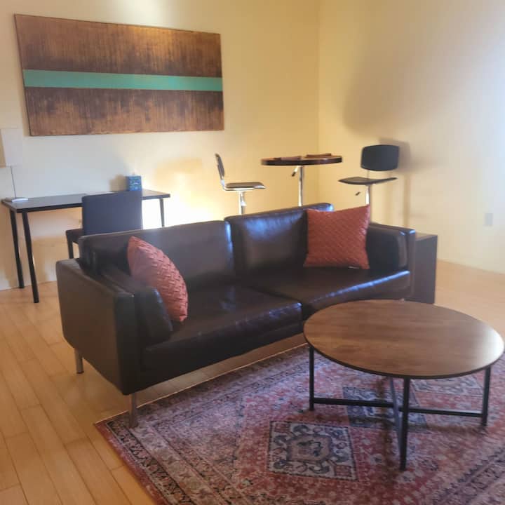 Convenient Harrisburg Studio - Harrisburg, PA