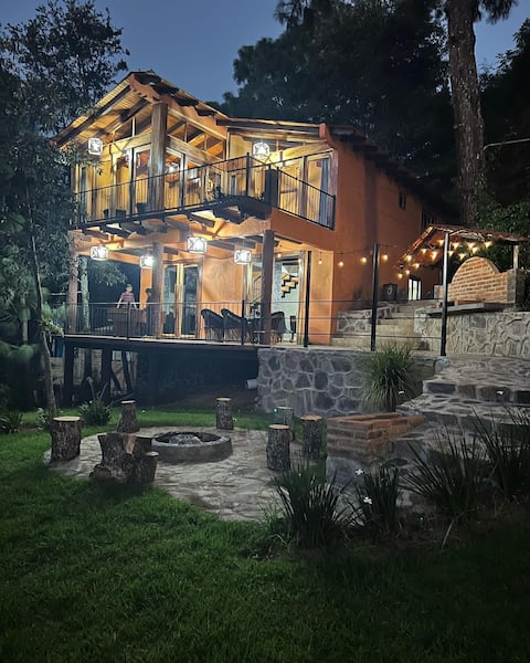 Yaretzi 2 Cabin