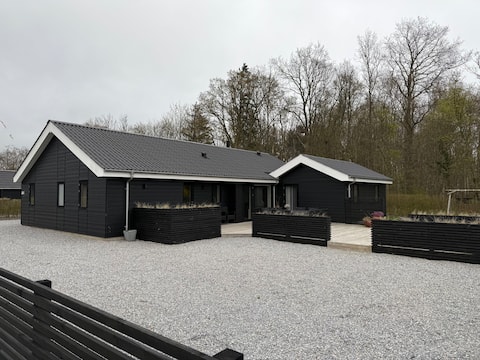 Modern summer house in Pøt with spa & sauna