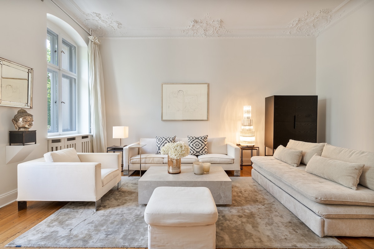 Successful Airbnb property: Historic Design 120 sqm Savignyplatz in Charlottenburg