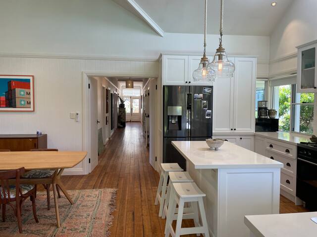 Paradise on the Park- a peaceful, green retreat. gallery image 5