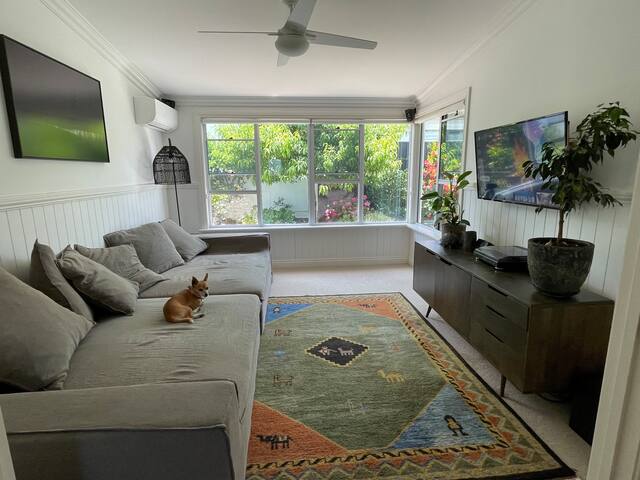 Paradise on the Park- a peaceful, green retreat. gallery image 2