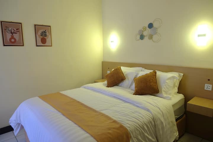 International electricity sockets are available in this room