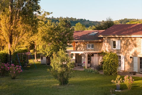 Quiet cottage · garden · listed village