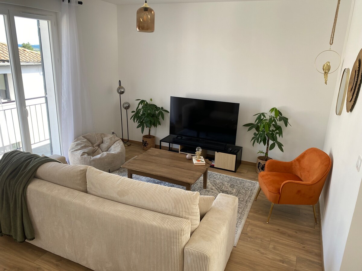 Propriété Airbnb réussie: Spacious apartment with air conditioning and terrace à Monflanquin