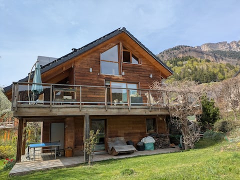 Modern chalet and large garden in Chartreuse