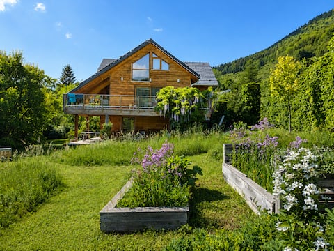 Chartreuse family home · quiet enclosed garden