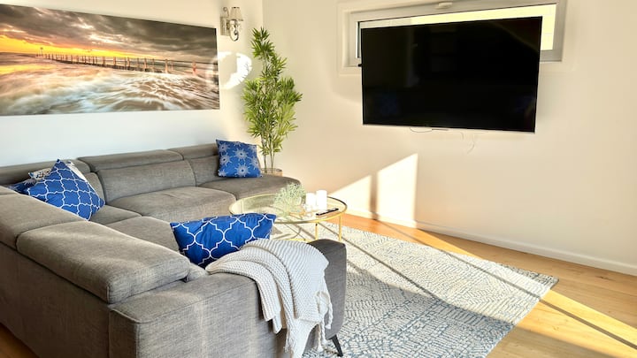 Beachfront 4br Direct Sand Access 180° Bay Views - Dandenong
