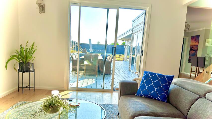 180°Views Bayside Melbourne, beachfront Reno 2024 gallery image 4