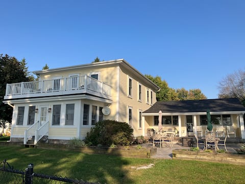 Sunset Retreat - Lake Champlain VT
