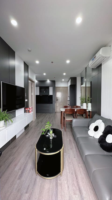 Cozy apt * 2BR * Pool * Gym * Near Center