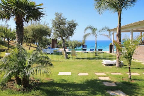 2 Villas with Magnificent sea view and swimming pool!