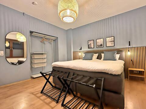Urban & Chic: 2Bdr, Private Parking | Central
