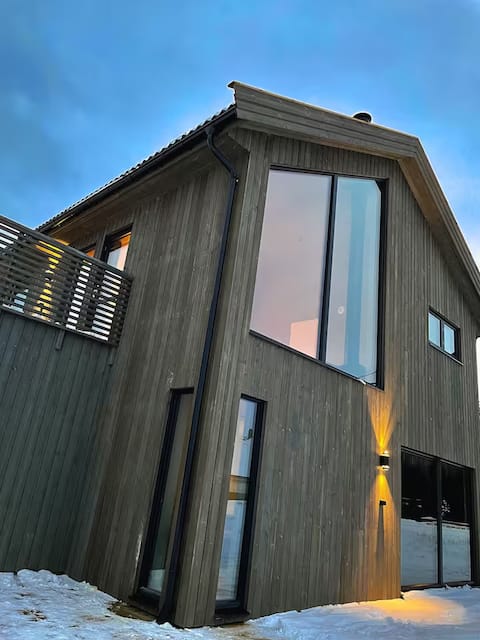 Newly built detached house close to the city center. 3 bedrooms/6 places.