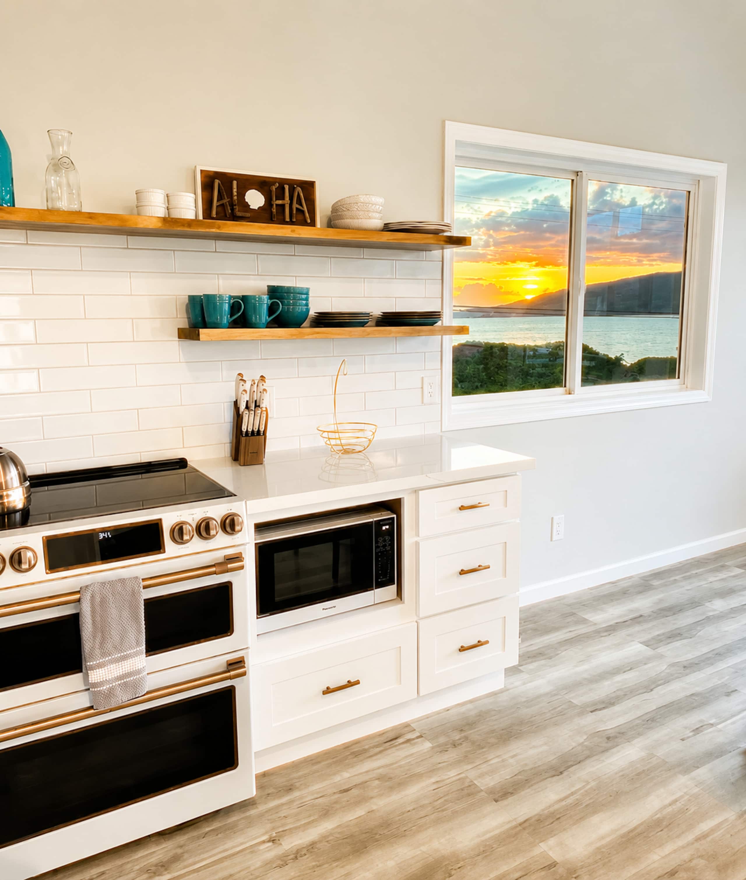Luxury, Modern Oceanview! Beach, Pool, Hot Tub, AC - Image 18