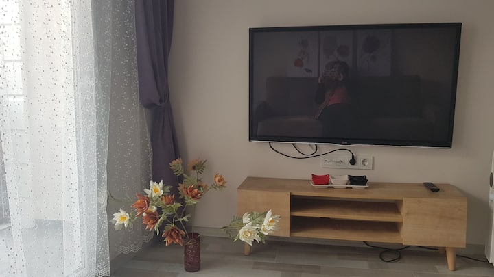 Konak Asansör Yakını  Balkonlu , Klimalı,ferah - İzmir